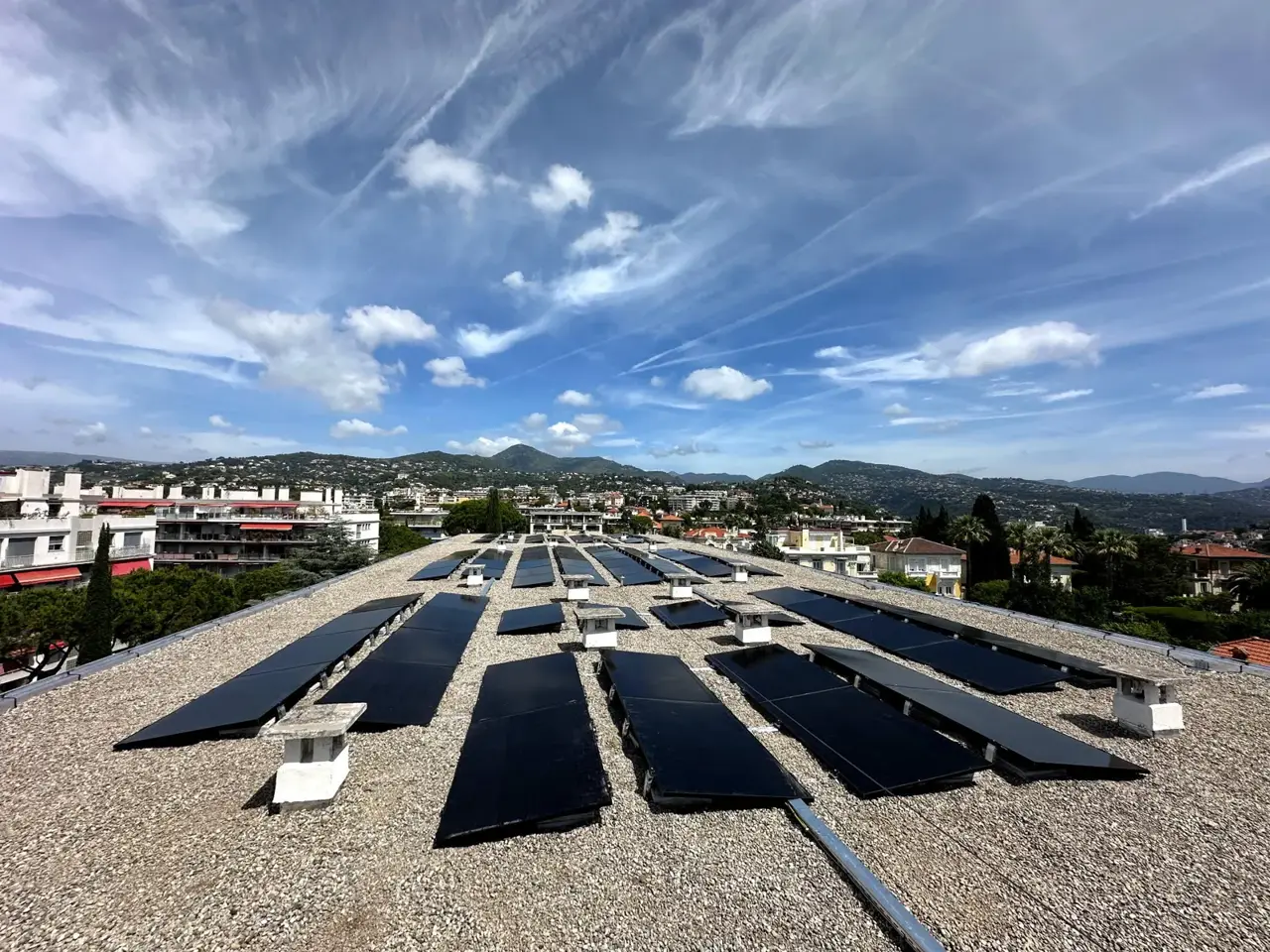 Centrale solaire sur toit-terrasse